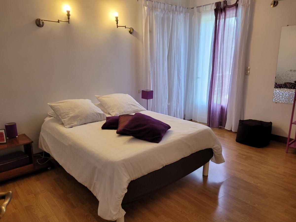Bed and Breakfast La Marviniere Saint-Bonnet-sur-Gironde Exterior foto