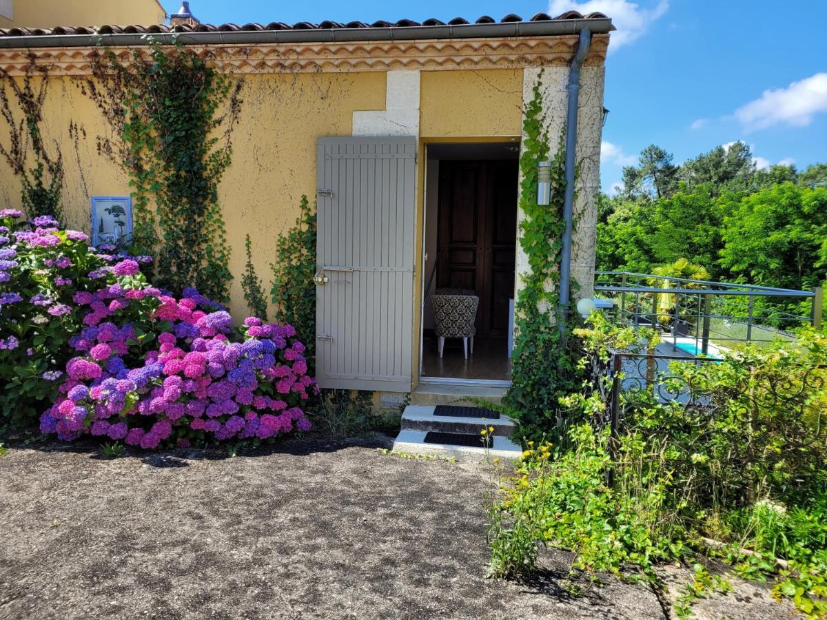 Bed and Breakfast La Marviniere Saint-Bonnet-sur-Gironde Exterior foto